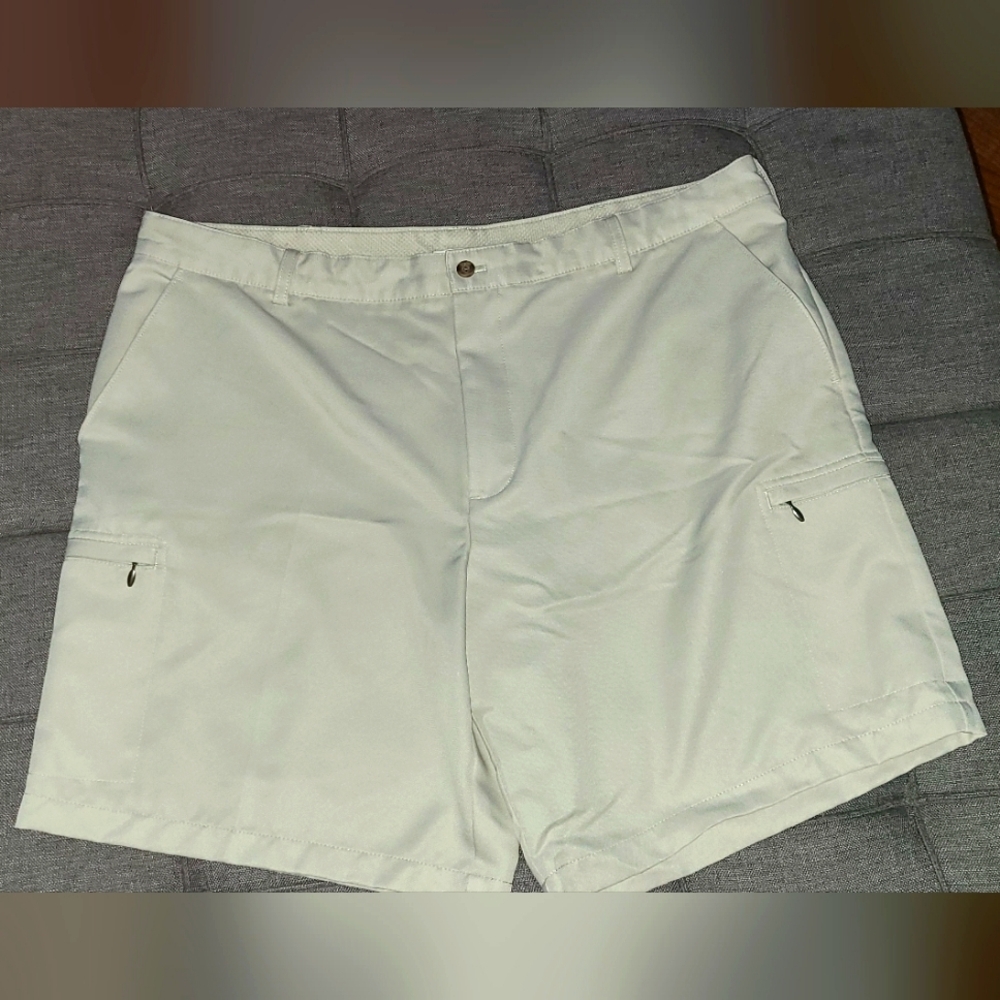 Izod XFG golf classic Khaki Shorts 42 waist